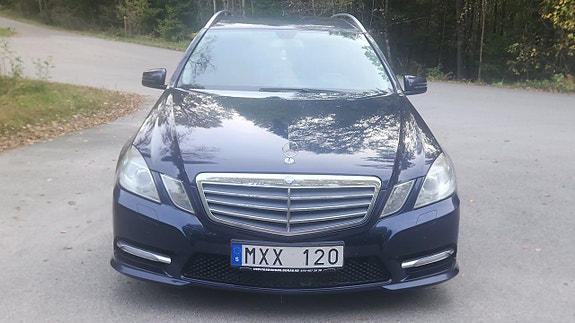 Mercedes-Benz E220 8 of 13