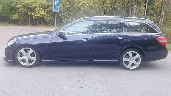 Mercedes-Benz E220 2 of 13