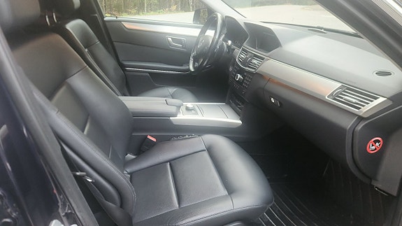 Mercedes-Benz E220 13 of 13