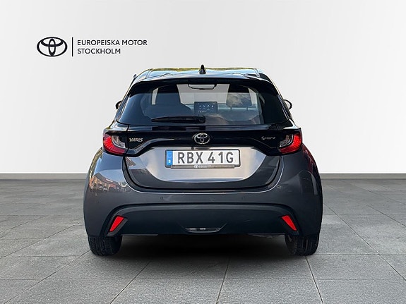 Toyota Yaris 4 of 13