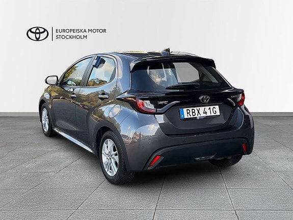 Toyota Yaris 2 of 13