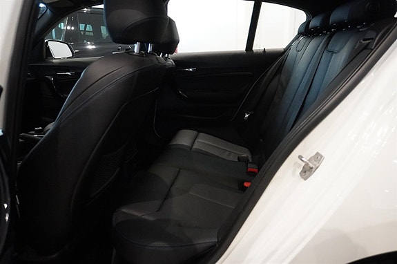 BMW 120i 5 of 13