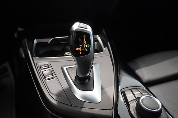 BMW 120i 9 of 13