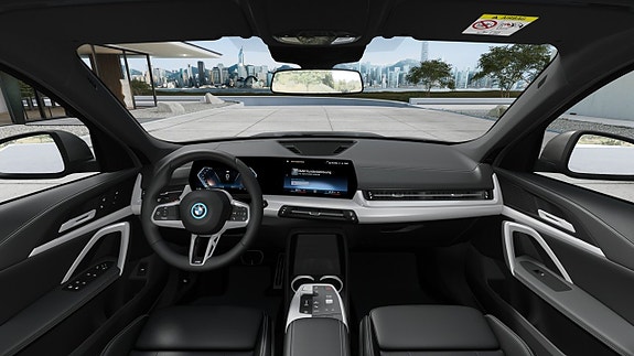 BMW iX1 9 of 13
