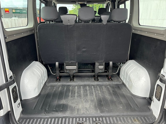 Nissan NV400 10 of 23