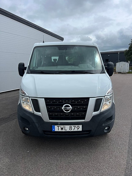 Nissan NV400 2 of 23