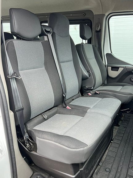 Nissan NV400 21 of 23