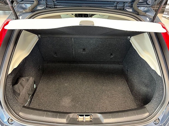 Volvo V40 25 of 26