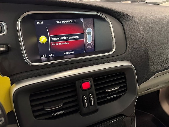 Volvo V40 21 of 26