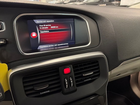 Volvo V40 20 of 26