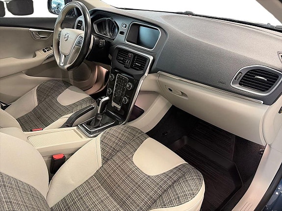 Volvo V40 12 of 26