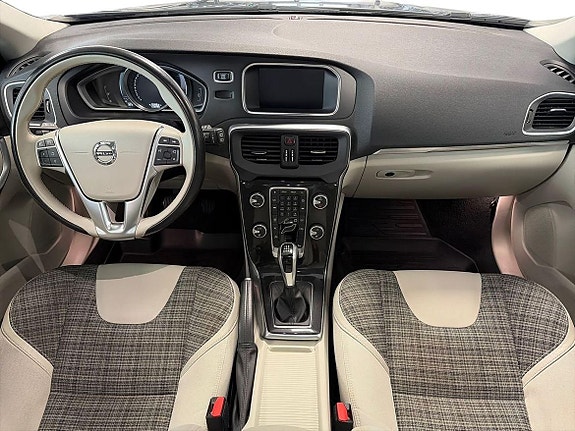 Volvo V40 13 of 26