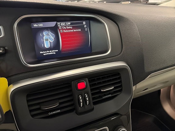 Volvo V40 19 of 26