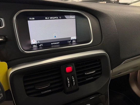 Volvo V40 23 of 26