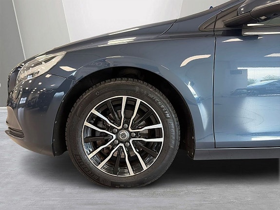 Volvo V40 8 of 26