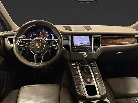 Porsche Macan S 13 of 17