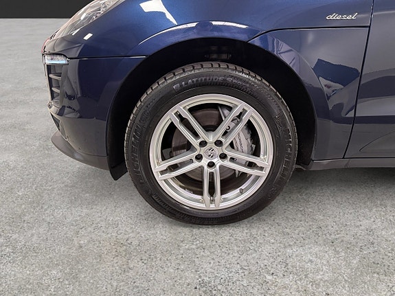 Porsche Macan S 17 of 17