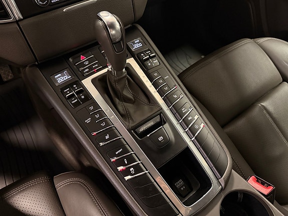 Porsche Macan S 14 of 17