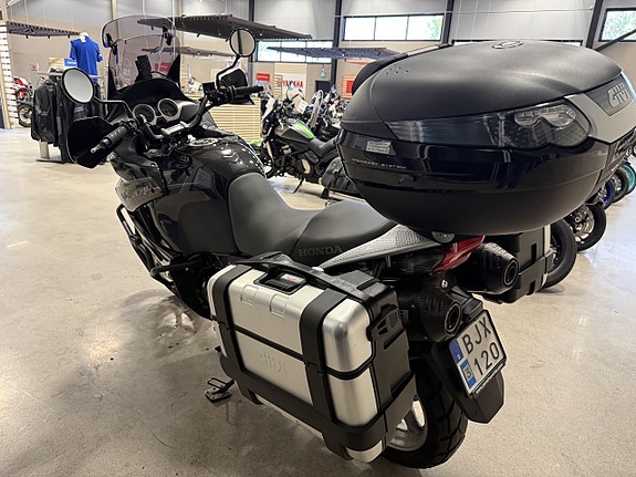 Honda XL1000VA Varadero 1000, fint utrustad 4 of 8