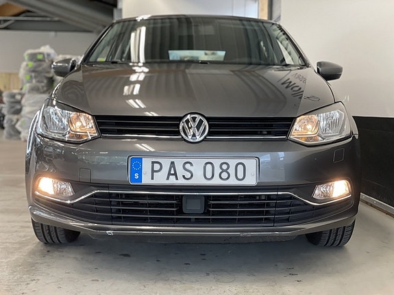 Volkswagen Polo 2 of 18