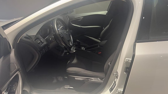 Volvo V40 10 of 19