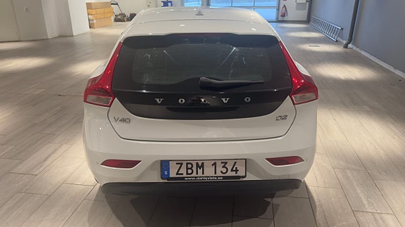 Volvo V40 17 of 19