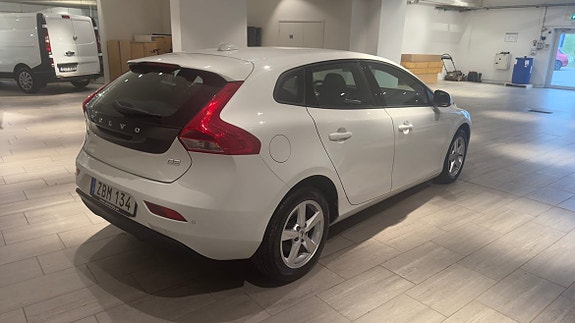 Volvo V40 8 of 19
