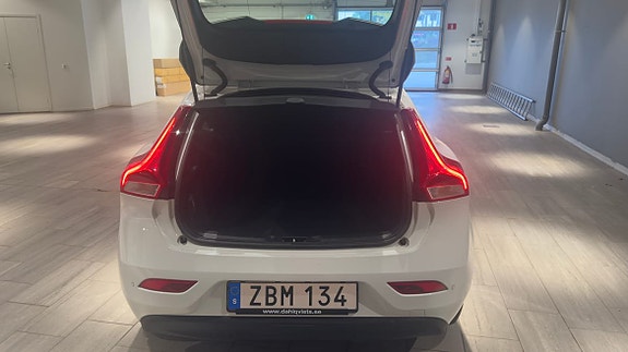 Volvo V40 18 of 19