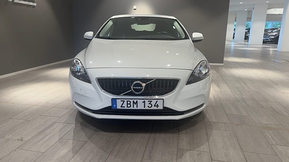 Volvo V40 3 of 19