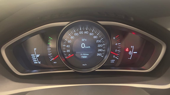 Volvo V40 13 of 19