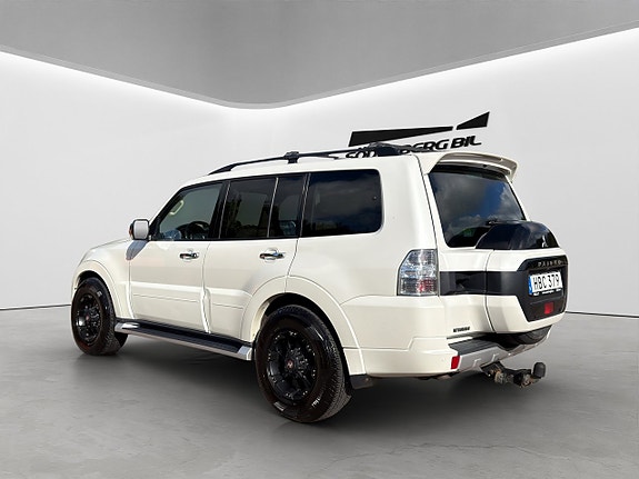 Mitsubishi Pajero 25 of 30