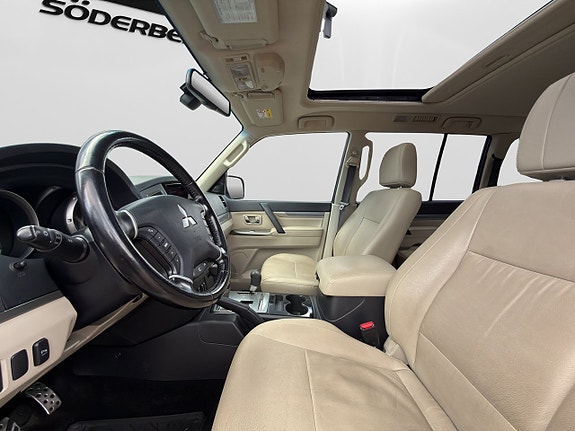 Mitsubishi Pajero 9 of 30