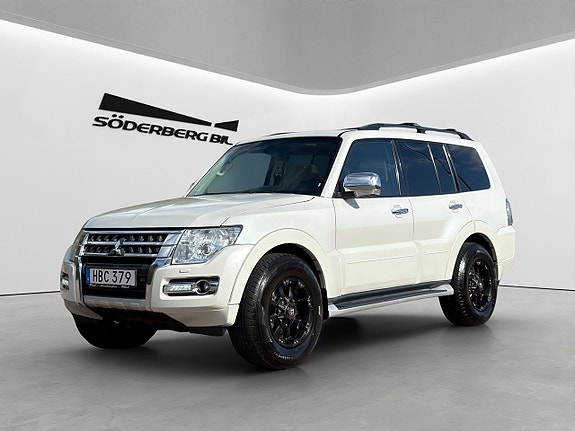 Mitsubishi Pajero 4 of 30