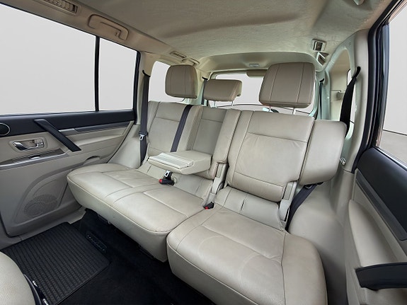 Mitsubishi Pajero 24 of 30