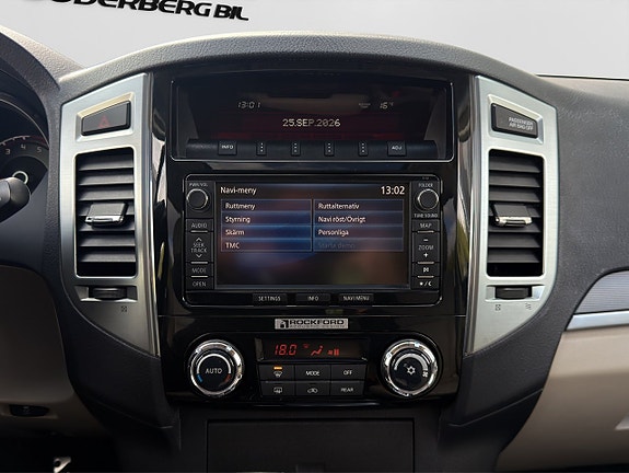 Mitsubishi Pajero 18 of 30