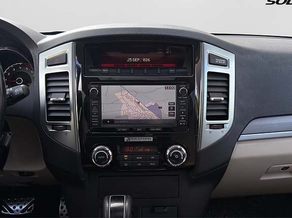 Mitsubishi Pajero 16 of 30