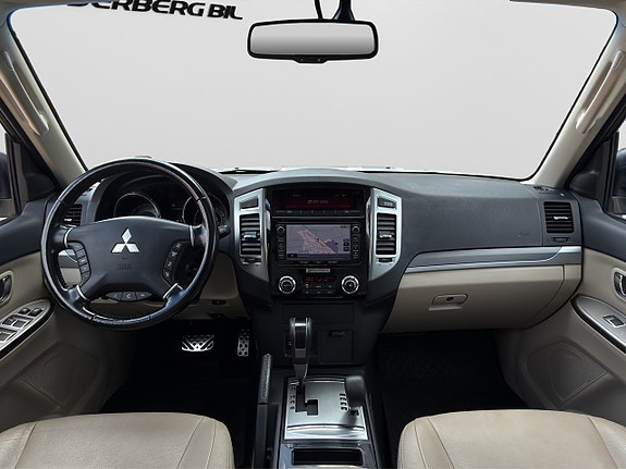 Mitsubishi Pajero 11 of 30