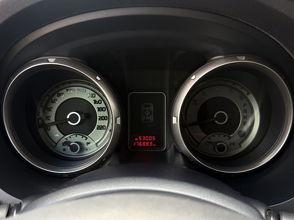 Mitsubishi Pajero 14 of 30