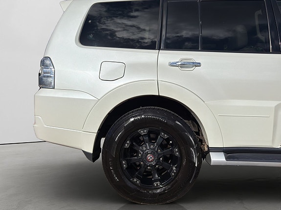 Mitsubishi Pajero 29 of 30