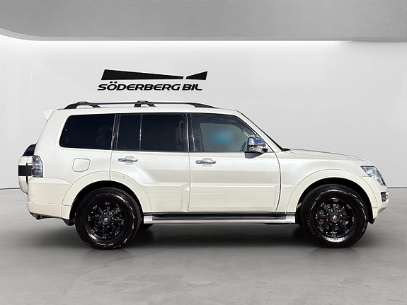 Mitsubishi Pajero 28 of 30