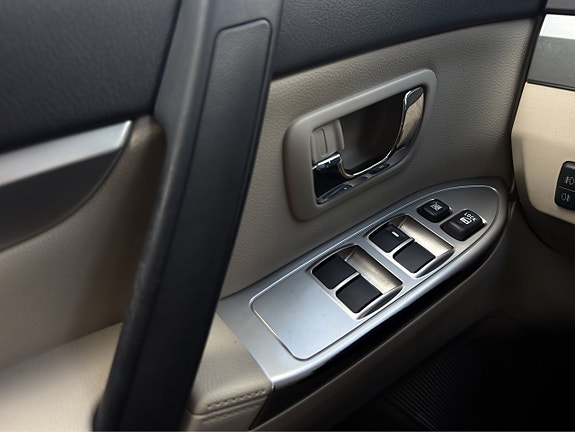 Mitsubishi Pajero 7 of 30