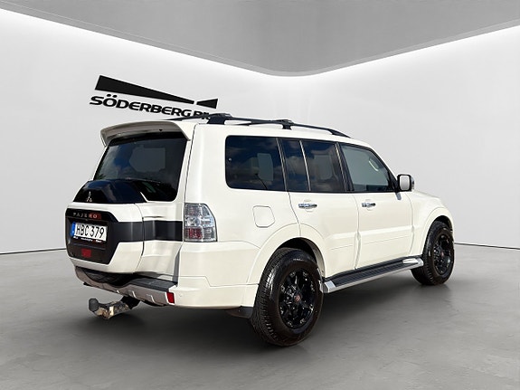 Mitsubishi Pajero 27 of 30