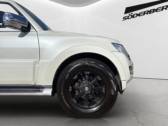 Mitsubishi Pajero 30 of 30
