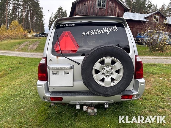 A-Traktor Mitsubishi Pajero 3.2 Di-D 4WD 4 of 6
