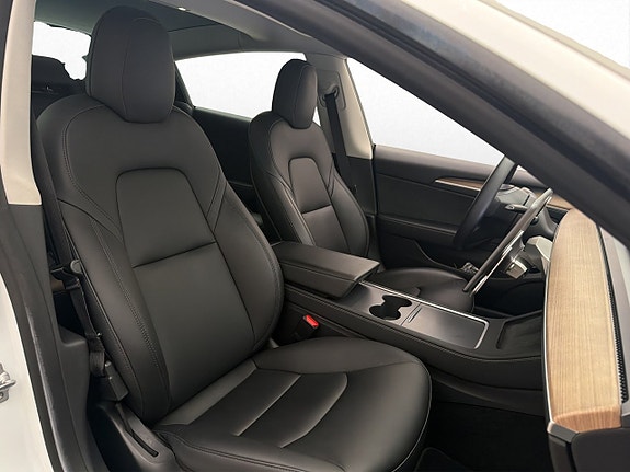 Tesla Model 3 27 of 30