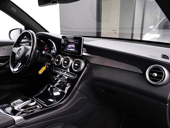 Mercedes-Benz GLC220 d 27 of 30