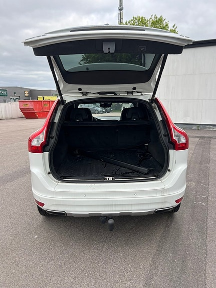 Volvo XC60 8 of 22