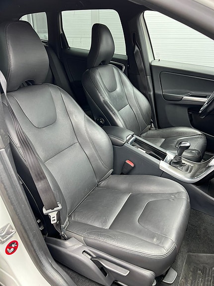 Volvo XC60 15 of 22