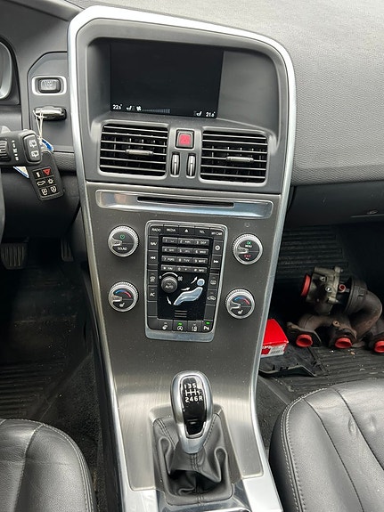 Volvo XC60 13 of 22