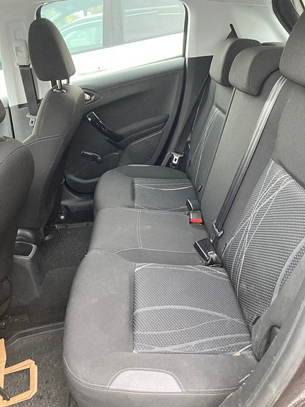Peugeot 208 4 of 8